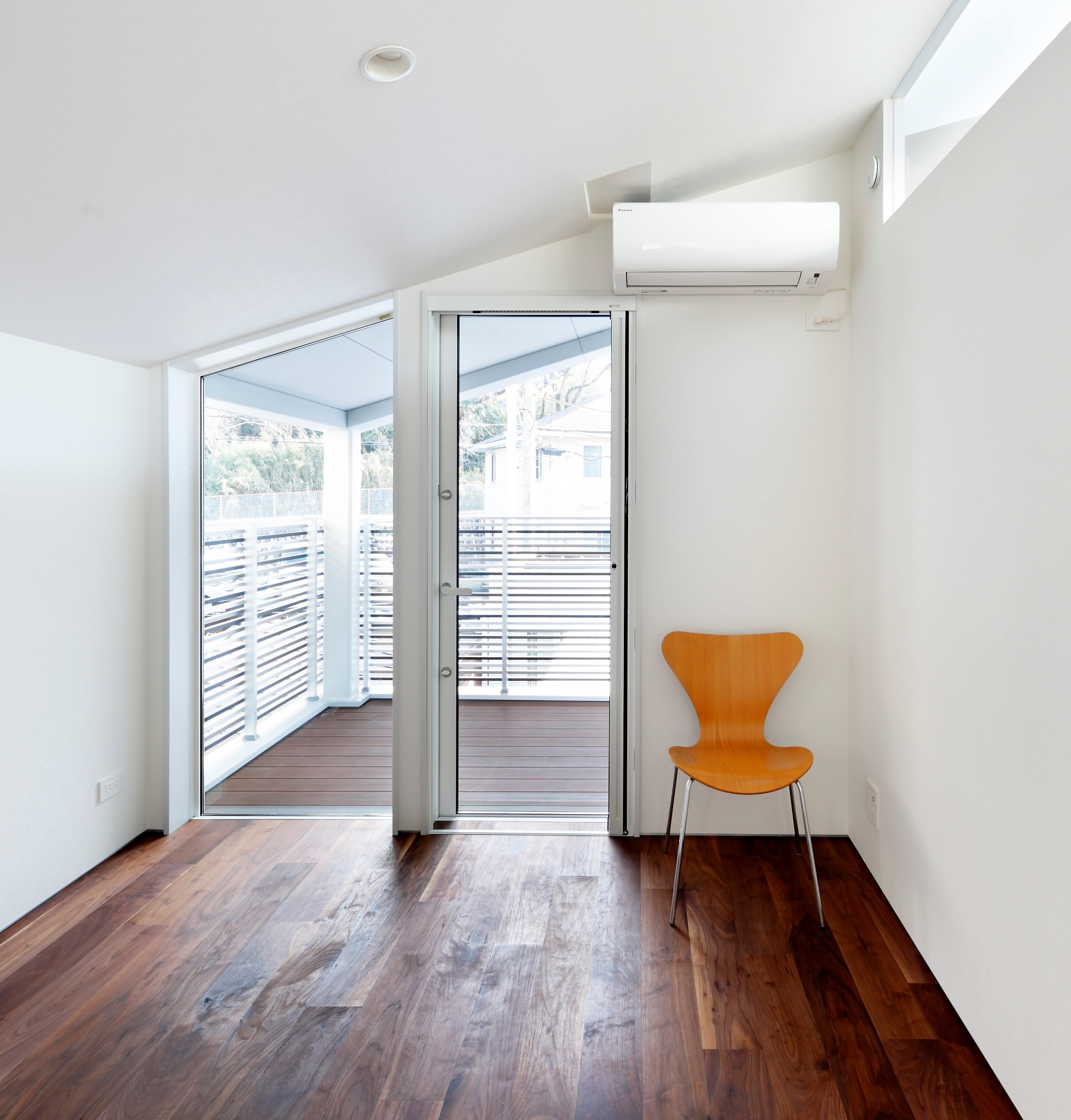 White × Natural Wood House Studio