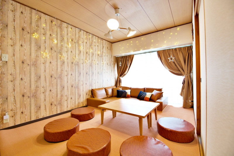 9 シェアスペsunnyすすきの 最大名 ゆったり大人数 女子会 撮影 会議 テレワーク シェアスペ レンタルスペースを簡単予約