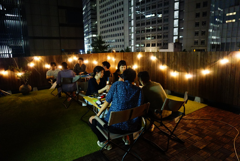 新宿ワープ Jr新宿駅徒歩10分 1f 屋上 キッチン 音響設備付き貸切スペース 撮影 動画配信 オフサイトmtg 懇親会 会議 勉強会などに メトロミニッツ レンタルスペースを簡単予約